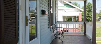 Welcome to the Blue Oasis! Come stay with us in our fully furnished 4-bedroom