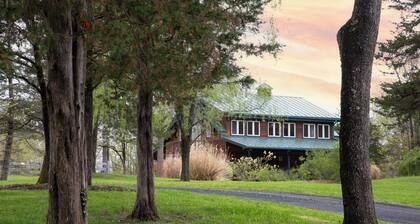 Peaceful 3-bedroom loft above barn in lovely New Paltz