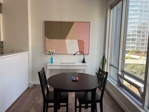 Dining - Monthly Rental – Bright & Comfortable Apartment (Vancouver)