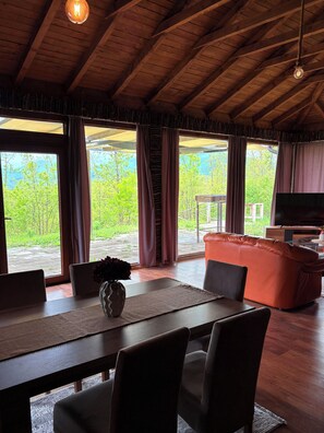 Living area - Hana’s Villa, beautiful lake view (Orllan)