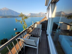 Outdoor dining - Panorama penthouse Du Lac (Sigriswil)