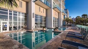 Pool - Condo in Myrtle Beach-steps from Caroline Country Music Fest on the beach (Myrtle Beach)
