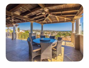 Outdoor dining - Spacious house in charming San José del Cabo perfect for your getaway (San Jose del Cabo)