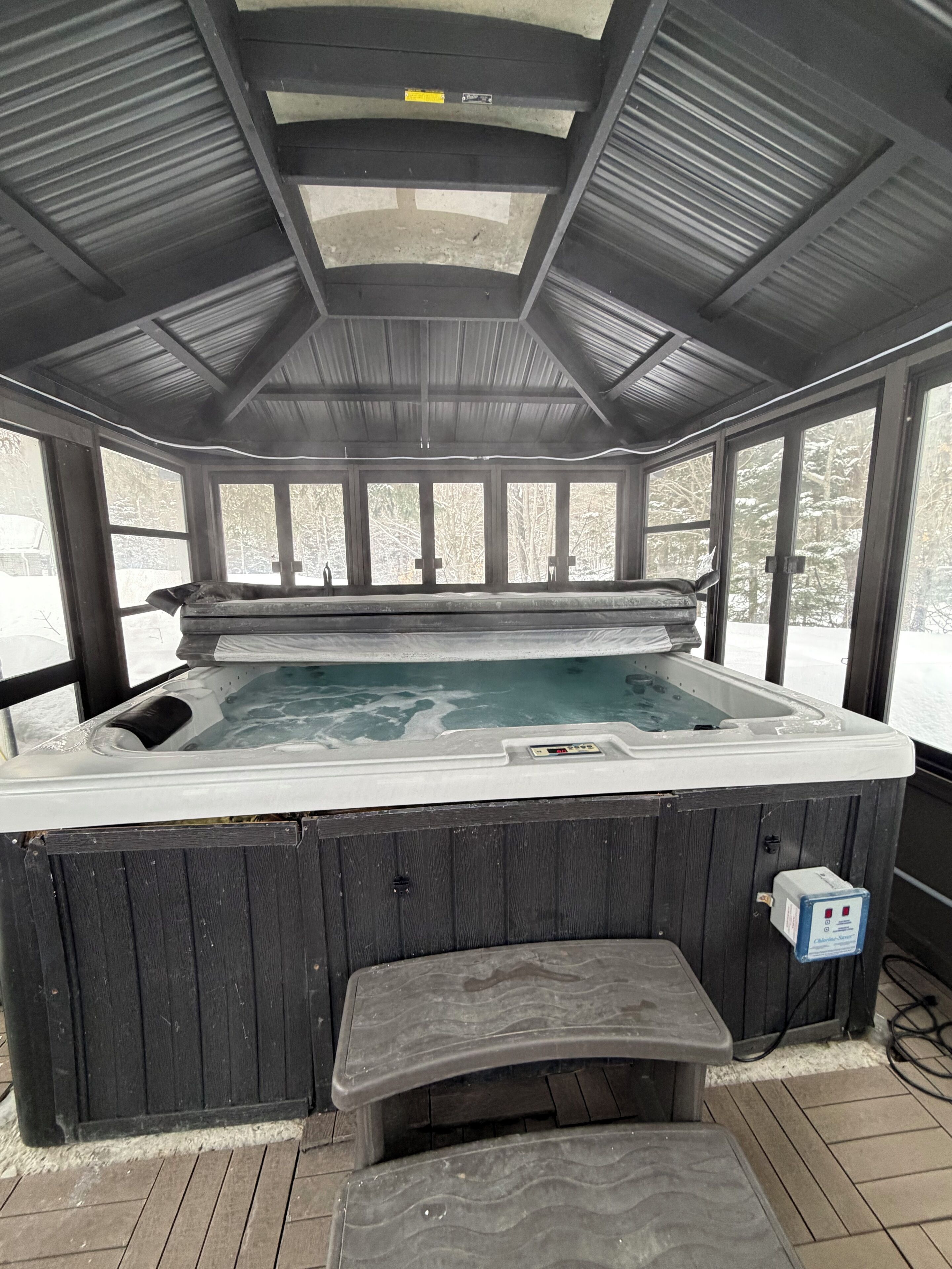 Indoor spa tub