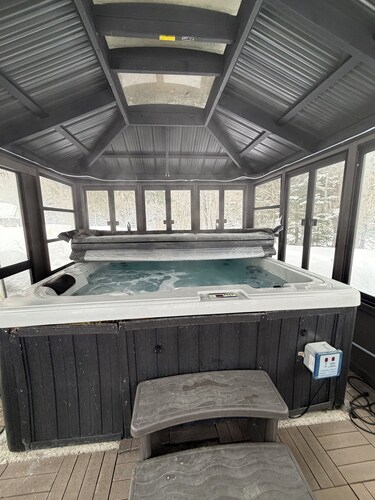 Cozy Secluded Chalet with Hot Tub Surrounded by Nature