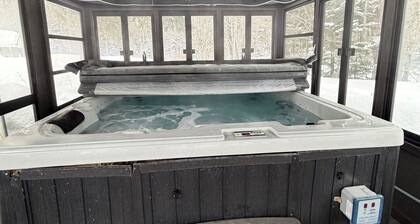 Cozy Secluded Chalet with Hot Tub Surrounded by Nature