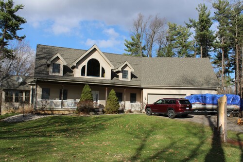 Big Timbers on South Lake
- Private 4-Acre Lakefront Retreat Timber Frame Luxury