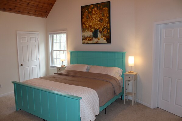 4 bedrooms, iron/ironing board, travel crib, free WiFi