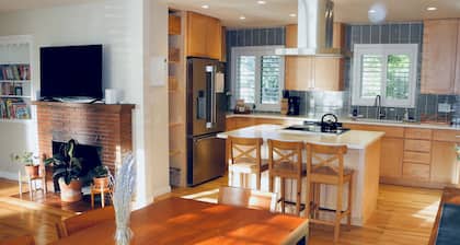 Charming 3 bed/2 bath Ranch Style House in Chautauqua Neighborhood