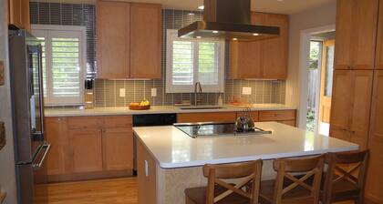 Charming 3 bed/2 bath Ranch Style House in Chautauqua Neighborhood