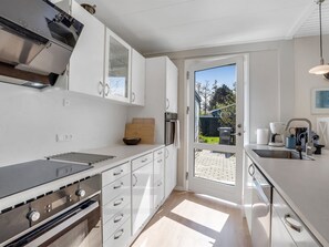 Fridge, microwave, dishwasher, cookware/dishes/utensils - "Ileana" - 250m from the sea by Interhome (Idestrup)