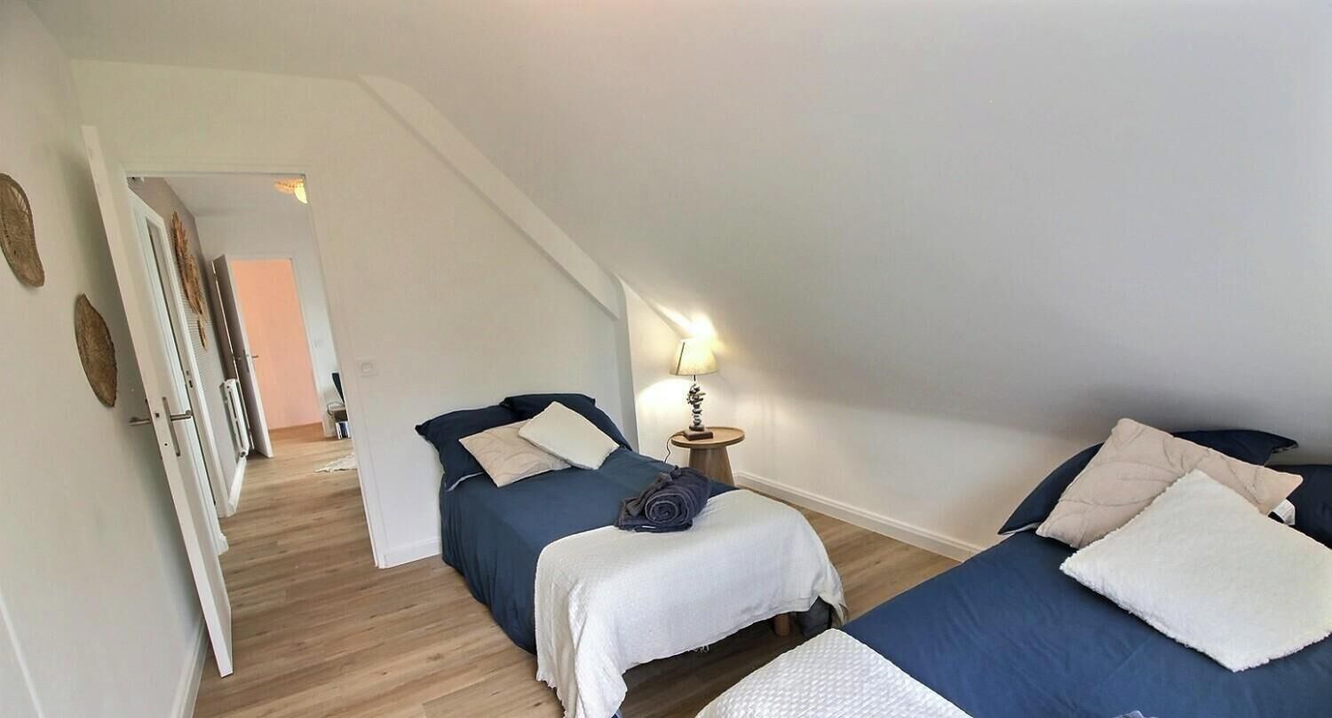 Een strijkplank/strijkijzer, gratis wifi, beddengoed