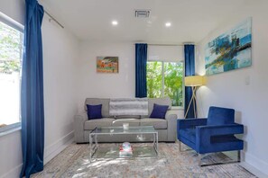 TV, offices - Couple's Retreat 1 Mi to Fort Lauderdale Riverwalk (Fort Lauderdale)