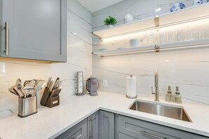Interior - 1 Mi to Las Olas Eats! Modern Apt w Shared Patio (Fort Lauderdale)