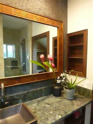 Bathroom - Two bedroom, two bath and separate cottage with king  full bath at orchid farm. (Pāhoa)