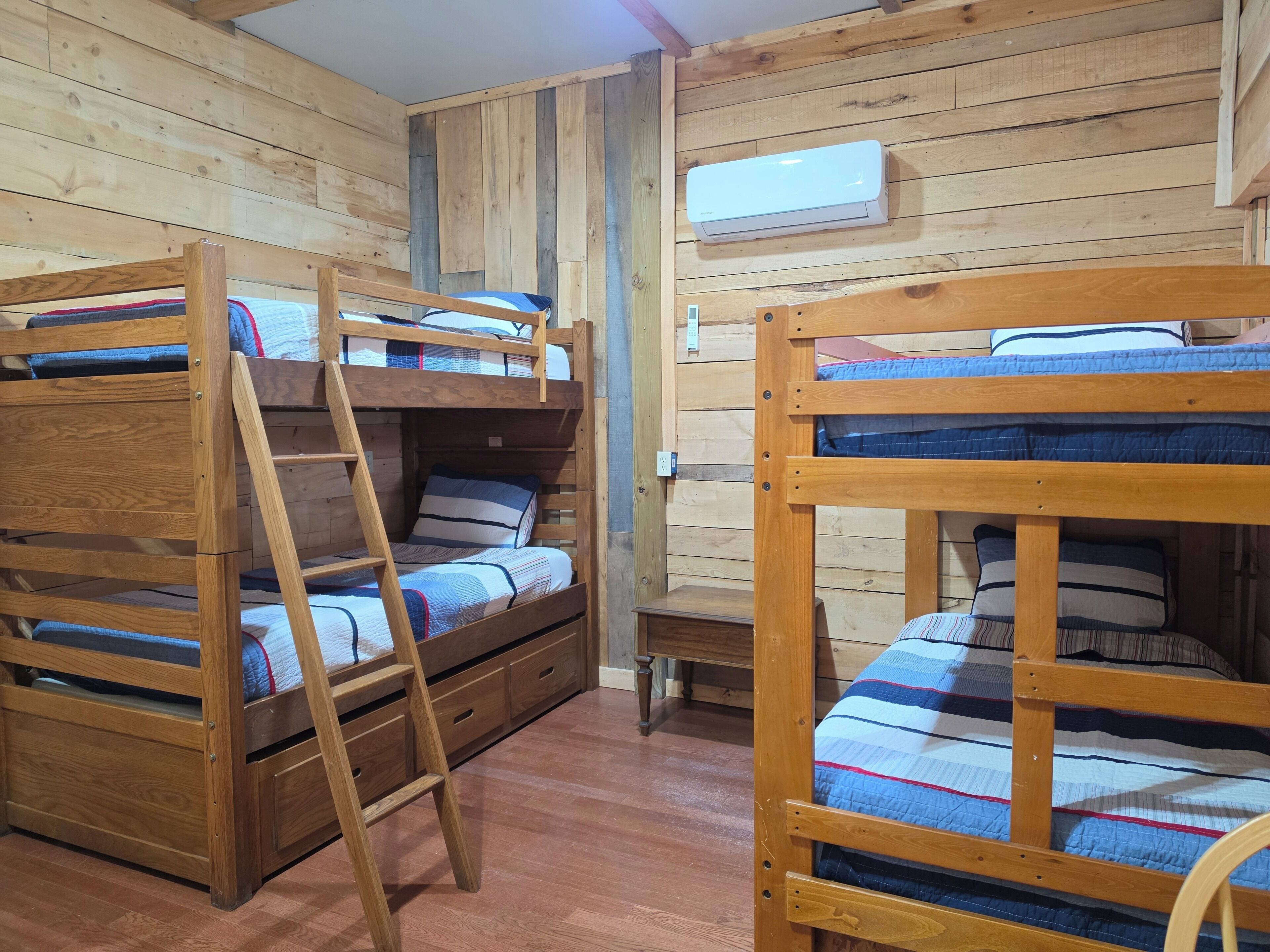 4 chambres, fer et planche à repasser, Wi-Fi gratuit, draps fournis
