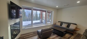 Living area - Serene 1-bedroom condo at Eagle Point perfect for a relaxing getaway (Beaver)