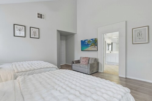 7BR Home/10Beds/4BA/3TVs/Foosball/2 Suite