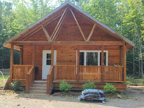Exterior - Off grid cottage in the woods. 
Peaceful,in nature, pet friendly.
no electricity (Middle River)