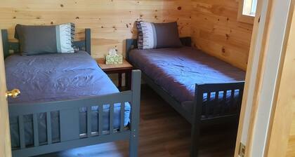 Off grid cottage in the woods.
Peaceful,in nature, pet friendly.
no electricity