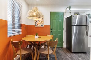 Dining - Desert Flower Stay 10 Minutes from the Airport (Phoenix)