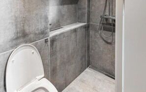 Shower - 3 bedroom nice home in Omø (Omø)