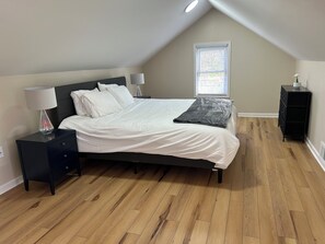 4 bedrooms, desk, iron/ironing board, free WiFi