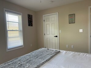 4 bedrooms, desk, iron/ironing board, free WiFi