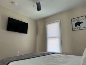 4 bedrooms, desk, iron/ironing board, free WiFi