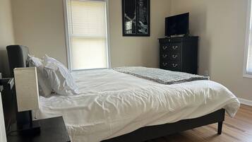 4 slaapkamers, een bureau, een strijkplank/strijkijzer, gratis wifi
