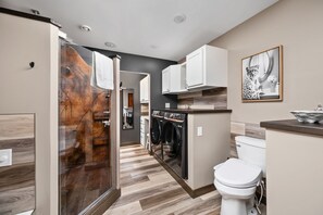 Shower, hair dryer, towels, shampoo - Riverfront Stay | Hot Tub, Secret Space, Pets OK! (Fishers)