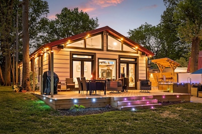 Riverfront Stay | Hot Tub, Secret Space, Pets OK!