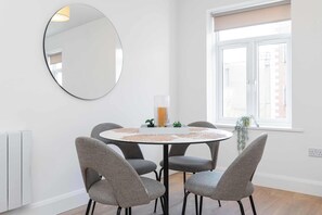 Dining - AEA - Dean Swift Square (Dublin)