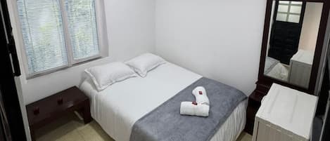 BĂŒgeleisen/BĂŒgelbrett, WLAN, BettwĂ€sche