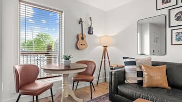Smart TV, music library