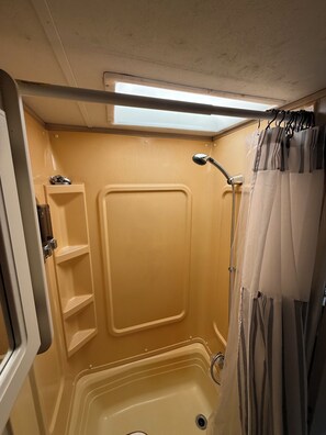 Bathroom - Lantern Acres Retreat (Columbia)