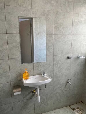 Bathroom - Cozy Studio Apartment In Roysambu (Nairobi)