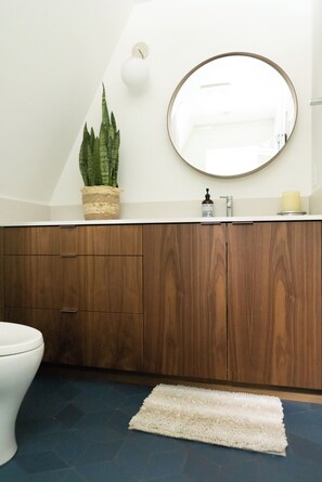Bathroom - Garden Valley Hey Frame (Garden Valley)