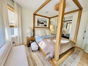 3 bedrooms, iron/ironing board, WiFi, bed sheets - Sandy Buns Bungalow Beach House Escape (Ventnor City)