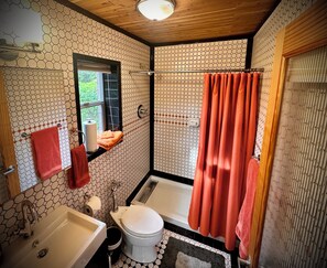 Hair dryer, towels, soap, toilet paper - Mid Century Modern Casita, kitchenette, laundry, AC & pool in Uptown Phoenix (Phoenix)