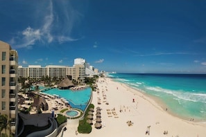 Beach - 2-bedroom resort in gorgeous Cancún during Thanksgiving week (Cancún)