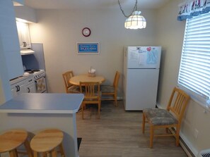 Dining - Bright & Welcoming 2BR Near Beach, Boardwalk & Local Attractions (Ocean City)