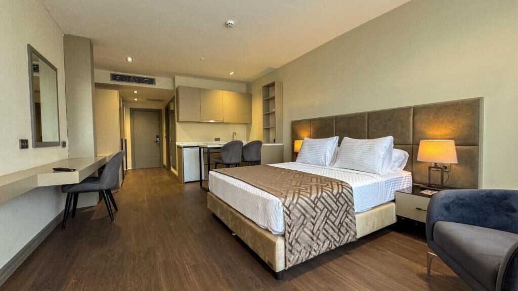 In-room safe, soundproofing, iron/ironing board, free WiFi