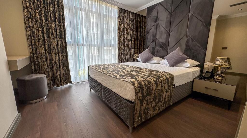 In-room safe, soundproofing, iron/ironing board, free WiFi