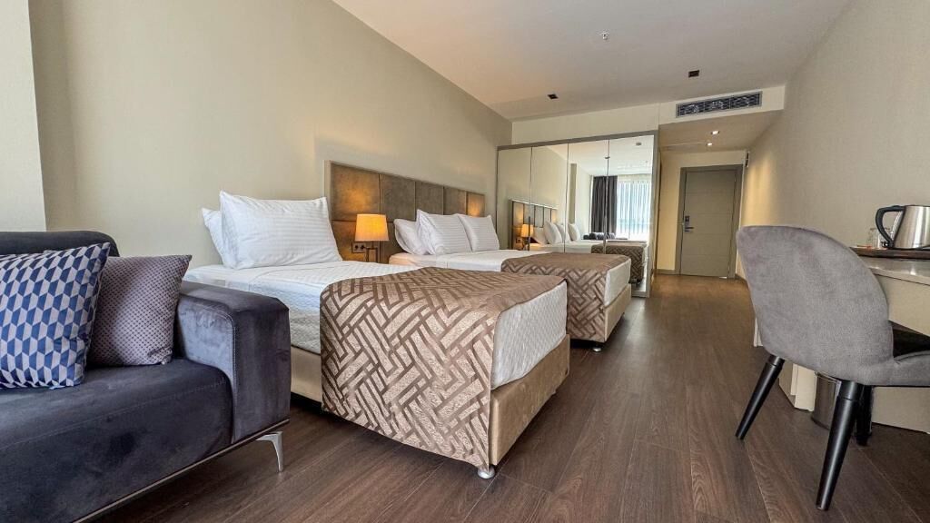 In-room safe, soundproofing, iron/ironing board, free WiFi