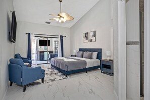 3 bedrooms, iron/ironing board, free WiFi, bed sheets - Palm Harbor Family Retreat, 2 Kayaks, Air Hockey, Foos Ball, Fishing, Boat Lift (Palm Harbor)