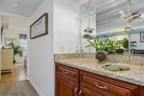 Interior - New To Market Tropical Getaway- Spa, Pool & Peaceful Water Views-Near Beaches, AMI, and IMG (Bradenton)