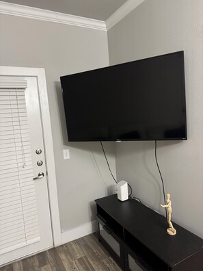 Interior - Cozy 1-bedroom 1 bathroom apartment in Houston. 6 mins from NRG stadium! (Houston)