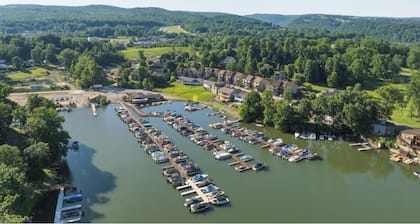 Relaxing 4-bedroom townhome on beautiful Cheat Lake in Morgantown, WV