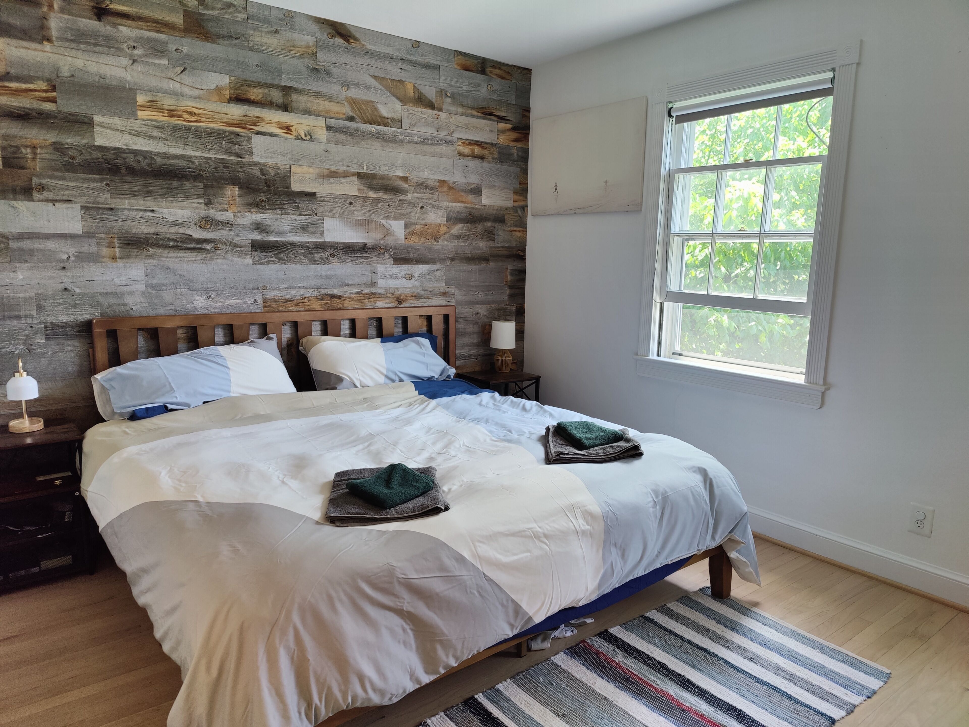 Iron/ironing board, internet, bed sheets